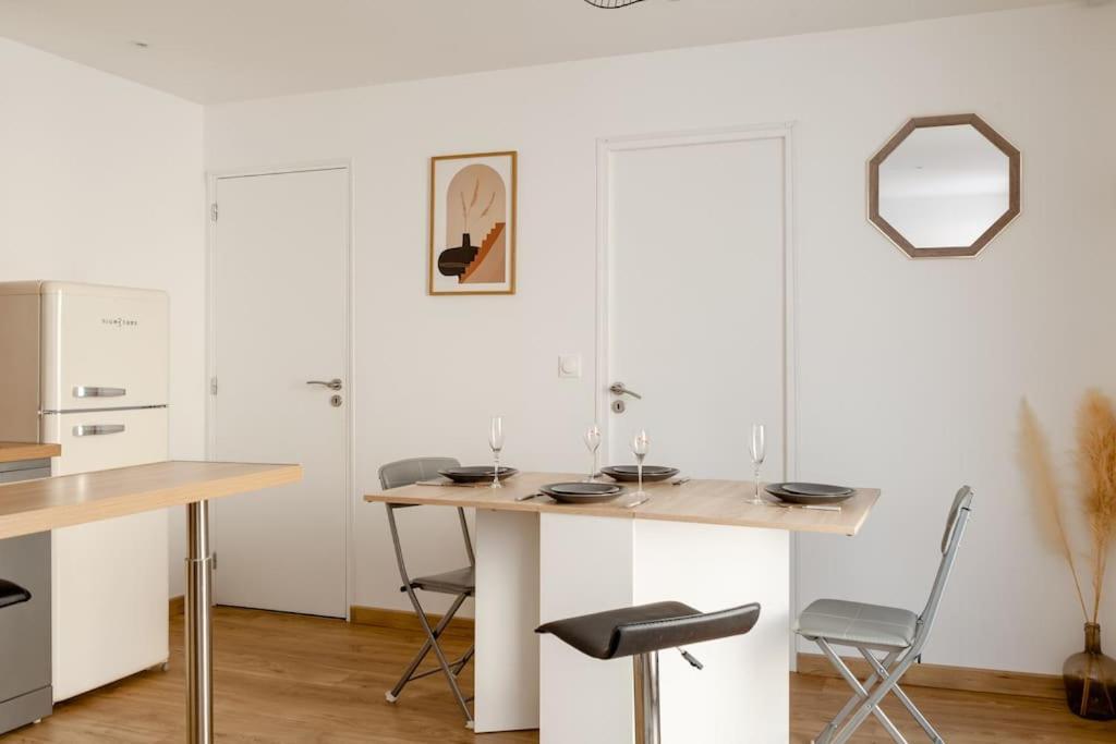 Maison Tourangelle Chic & Cosy Avec Cour Tours Exterior foto