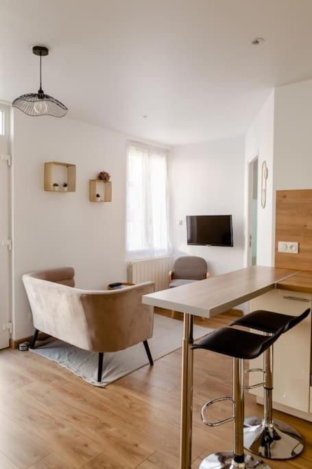 Maison Tourangelle Chic & Cosy Avec Cour Tours Exterior foto